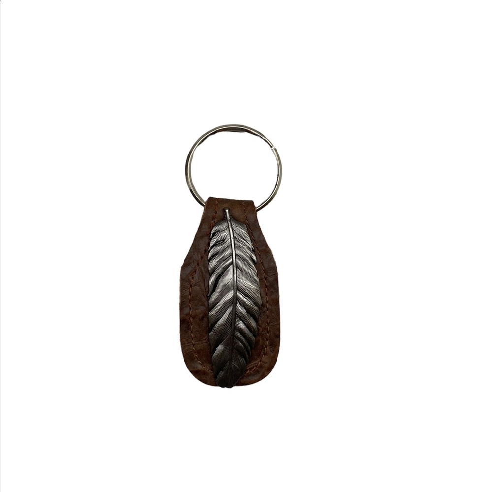 Raviani NWT Leaf Concho Leather Keychain